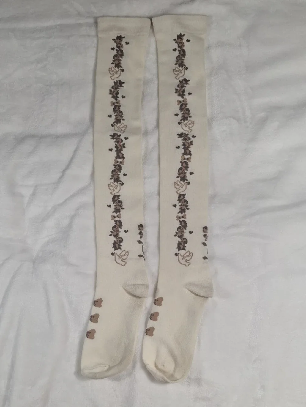 Innocent World Ivory Dove Floral Garland OTK Socks | Classic Lolita 🤍